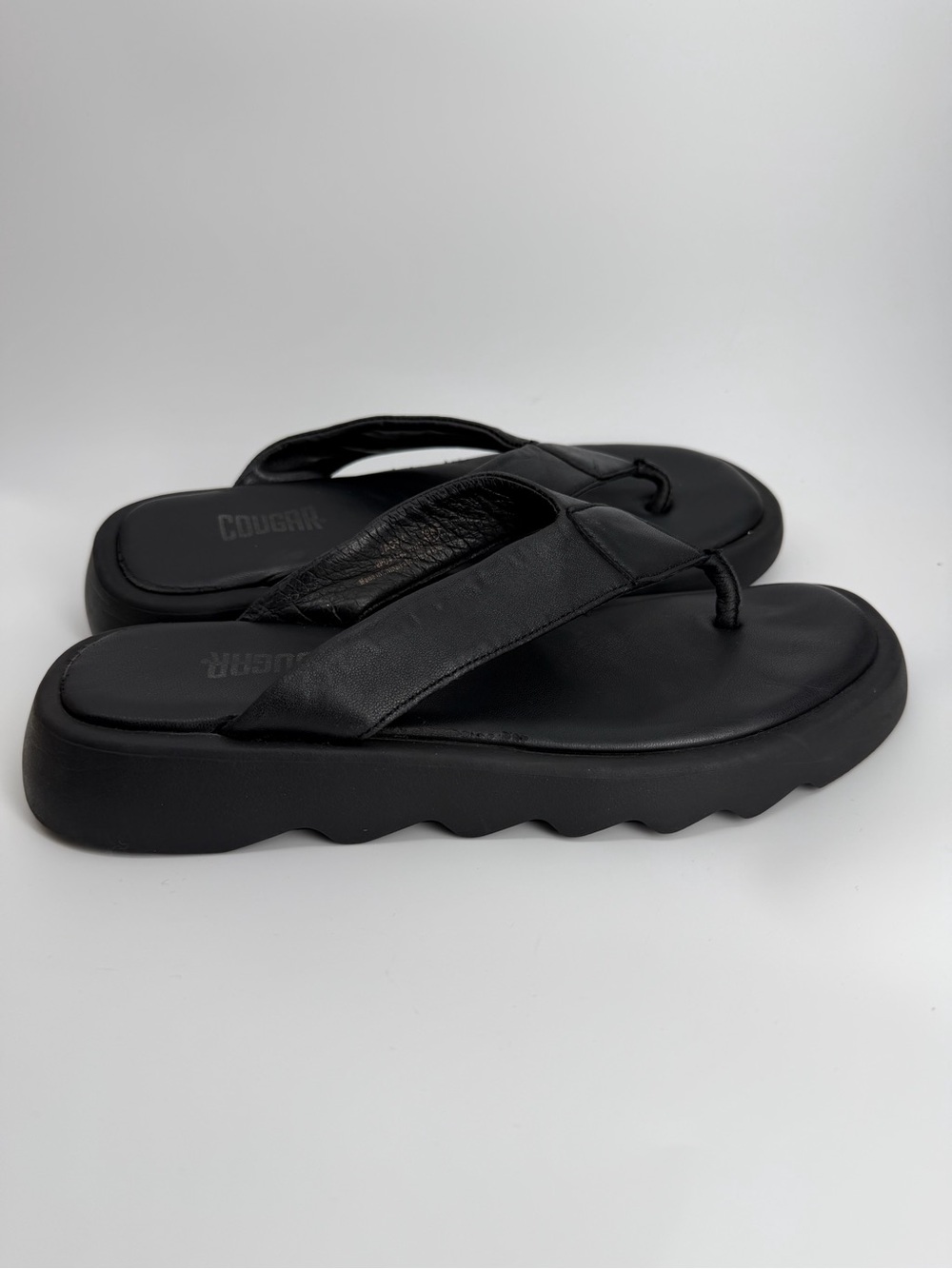Cougar Jacy Black Leather Chunky Platform Thong Sandals Flip Flops Size 9